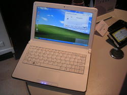 nouveau netbook Airis 10.2