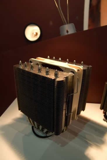 Et les gros Noctua du Computex ? Encore plus �norme !