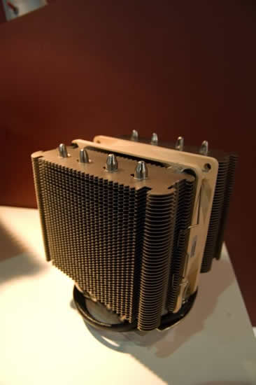 Et les gros Noctua du Computex ? Encore plus �norme !