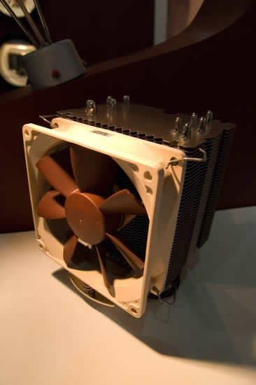 Et les gros Noctua du Computex ? Encore plus �norme !