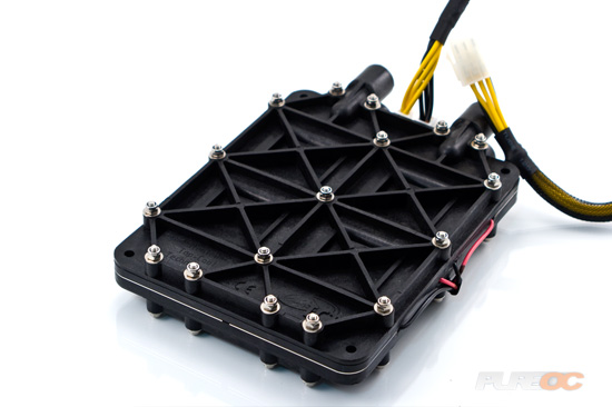 MadMouse Glaciator Thermoelectric Chiller, tout un programme juste avec le nom MadMouse Glaciator Thermoelectric Chiller, tout un programme juste avec le nom