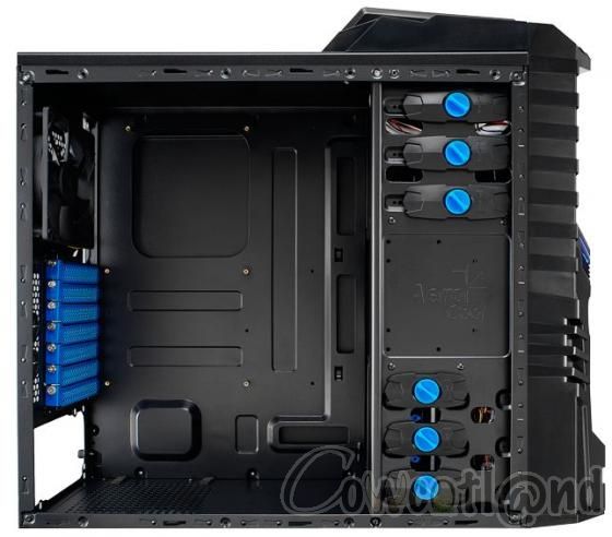 Aerocool lance le XWarrior, qui peut acceuillir jusqu'� 40cm quand m�me !!!