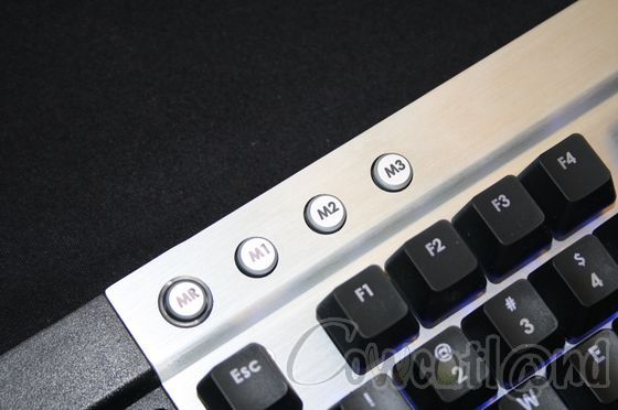 [Corsair] Un clavier pour le joueur de MMO, le K90