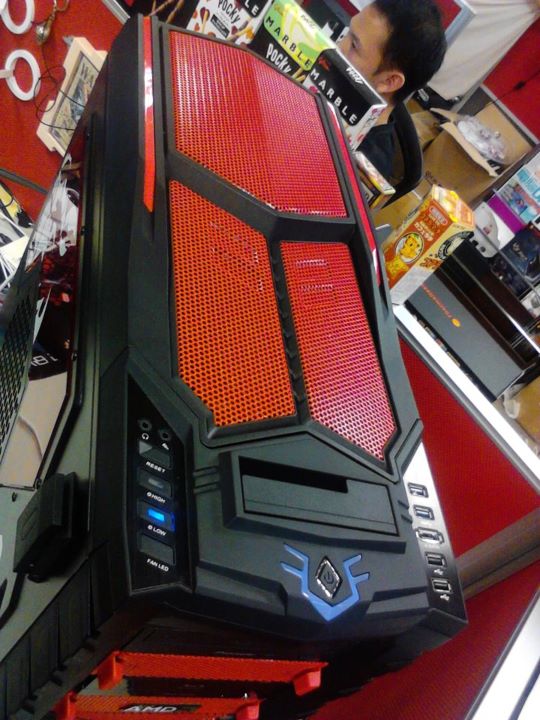 NSFY : Thermaltake Chaser MK-I Red Scorpion Version