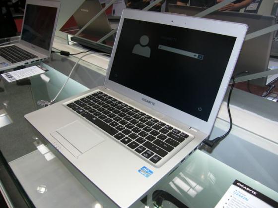 [CeBIT 2012] Gigabyte : ah, des Mac sous Windows 8