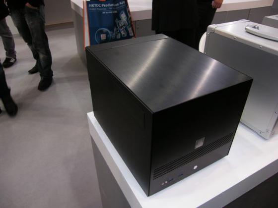 [CeBIT 2012] PC-V355, le retour du Lian Li cubique