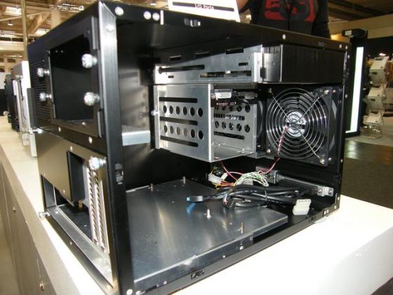[CeBIT 2012] PC-V355, le retour du Lian Li cubique