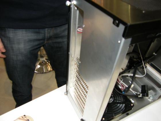 [CeBIT 2012] Lian Li PC-A06, on supprime le ventilateur arri�re