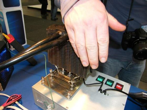 [CeBIT] Un petit tour chez PCCooler, avec le wataircooling W120