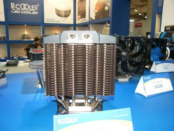 [CeBIT] Un petit tour chez PCCooler, avec le wataircooling W120