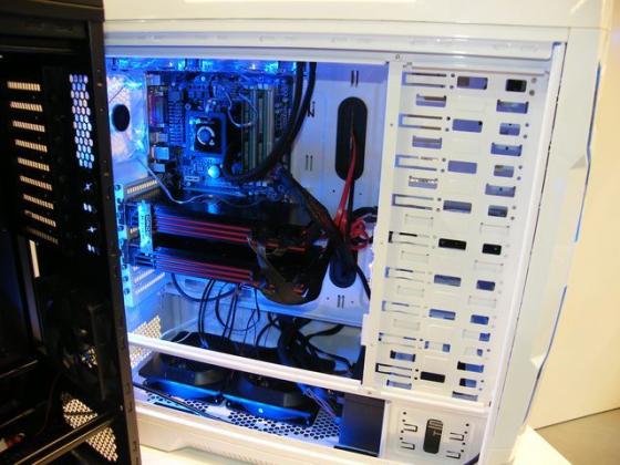 [CeBIT 2012] Venuze VC701, c'est effectivement tr�s gros !