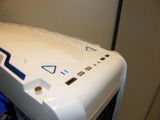 [CeBIT 2012] Venuze VC701, c'est effectivement tr�s gros !