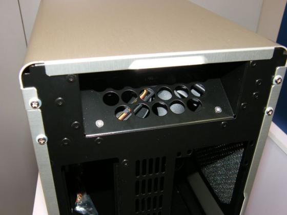 [CeBIT 2012] AIO et ses boitiers en aluminium, achetez des actions Mouchouar