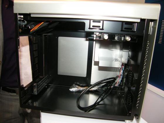 [CeBIT 2012] AIO et ses boitiers en aluminium, achetez des actions Mouchouar