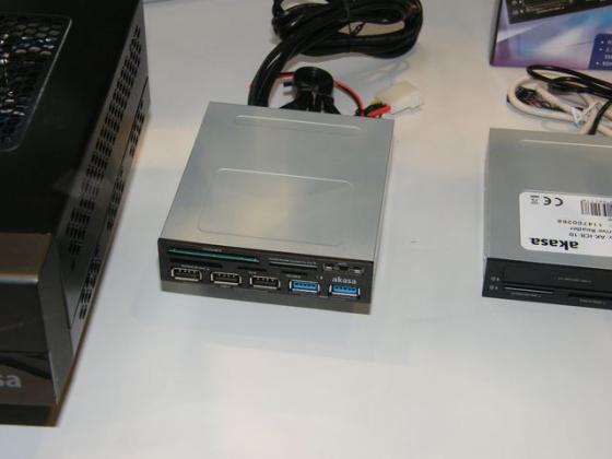 [CeBIT 2012] Des accessoires � la pelle chez Akasa, avec du lourd !