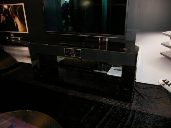 [CeBIT 2012] La table qu'il faut pour ta télévision chez SoundVision