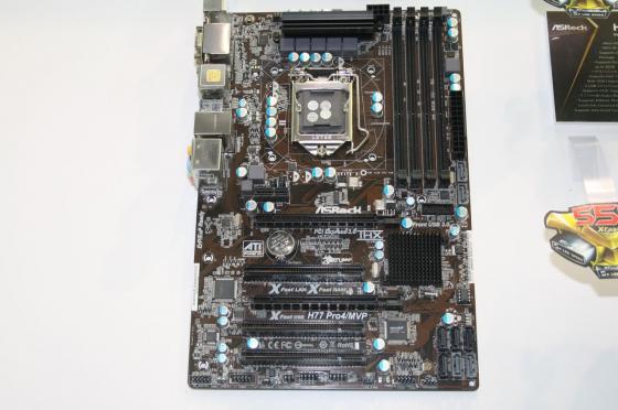 [CeBIT 2012] Asrock : un max d'image pour d�couvrir tout le Z/Q/B 7x de la marque