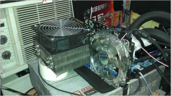 La Zotac GTX 680 s'approche des 1.5GHz pour le GPU...