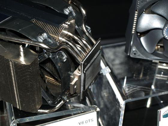 [CES 2013] Un énorme ventirad V8 GTS chez Cooler Master