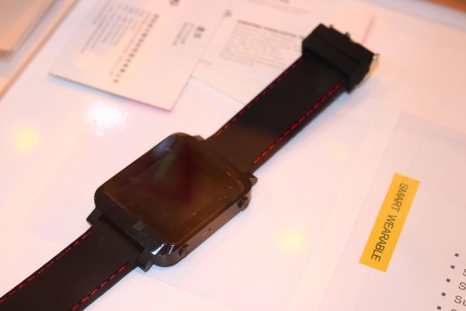 cebit-2014 yifang podometre montre