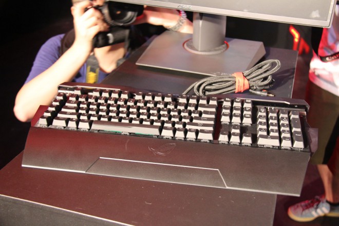 computex 2014 asus devoile clavier souris gamer