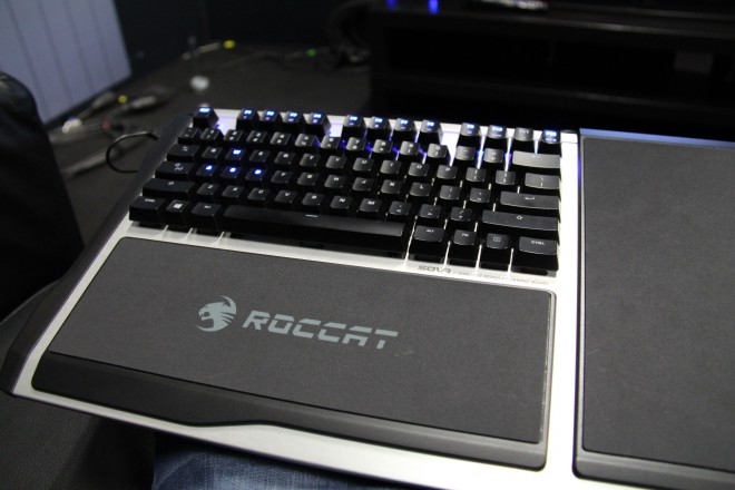 gamescom-2014 clavier souris support roccat sova