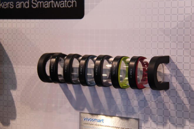 ces-2015 montre bracelet connecte vivofit vivoactive