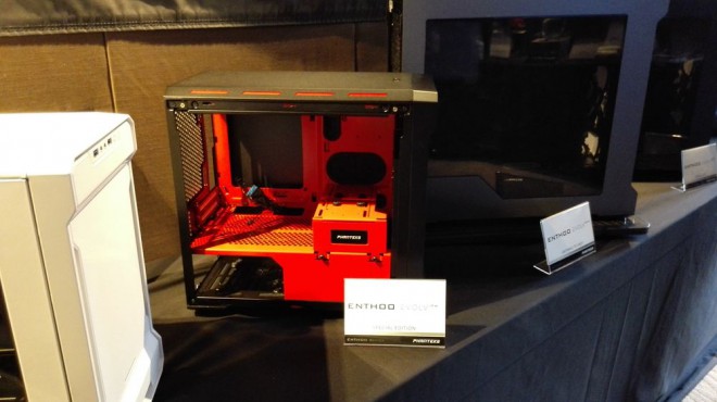 Computex 2015 : du blanc et de la couleur pour le petit Phanteks Enthoo Evolv ITX computex 2015 blanc couleur phanteks enthoo evolv itx