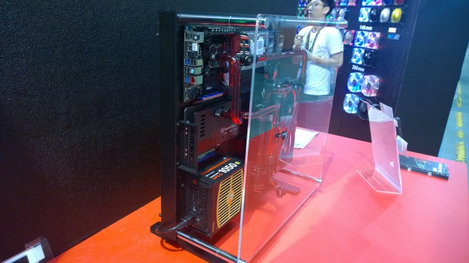 computex 2015 tt boitier mural encore watercooling