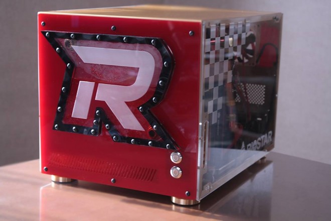 Mini -R-, un Mod très Racing et Mini-ITX par Toru Sekiguchi