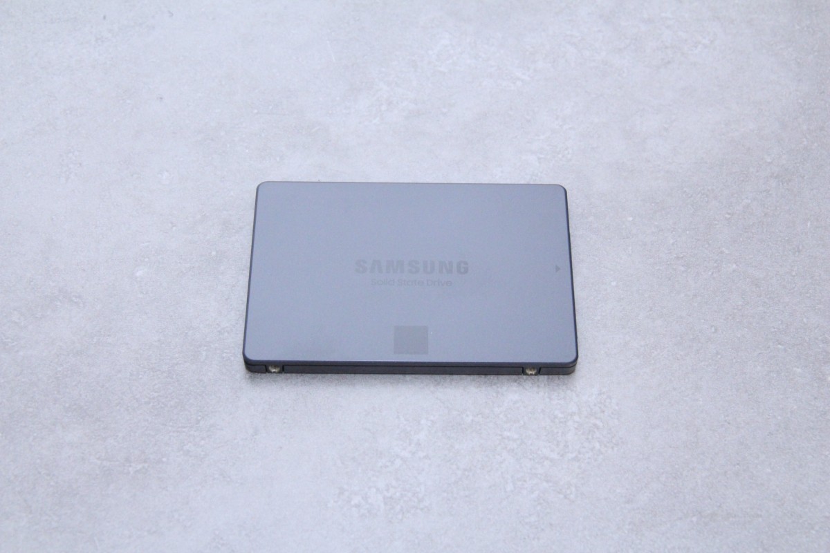 SSD Samsung 870 QVO 2 To : seulement deux puces NAND Flash QLC