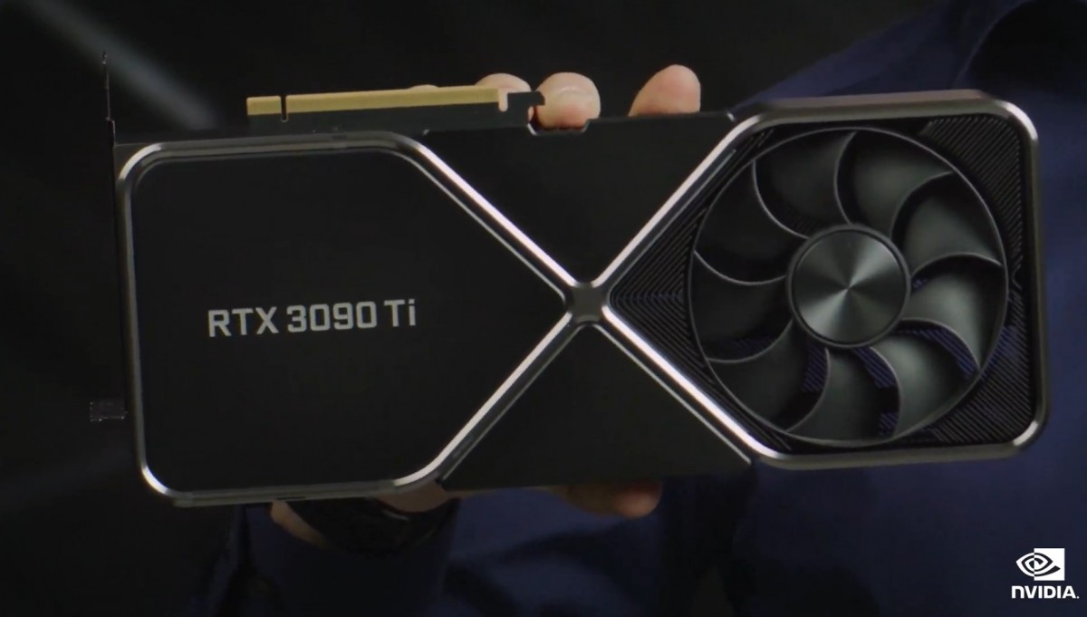 CES 2022 : NVIDIA nous montre l'énorme GeForce RTX 3090 Ti et c'est tout