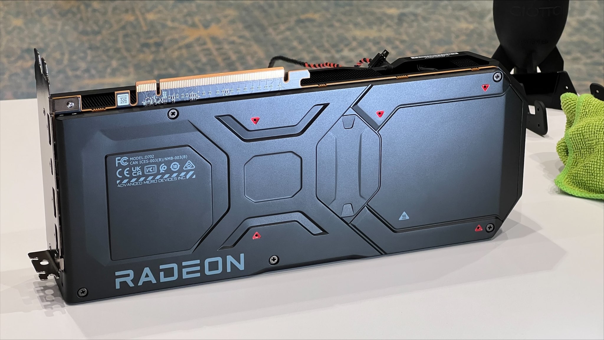 AMD annonce ses Radeon RX 7900XT(X) : un air de Zen et un zeste d'IA, dès  899 dollars - Next