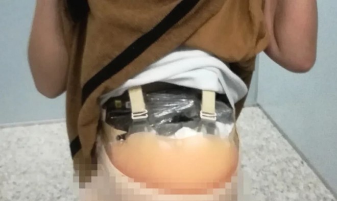 OMG, une femme tente d'entrer en Chine avec plus de 200 processeurs Intel et 9 iPhone cachés dans un faux ventre de femme enceinte...