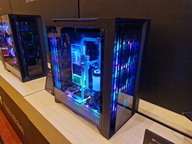 ces2013 boitiers thermaltake