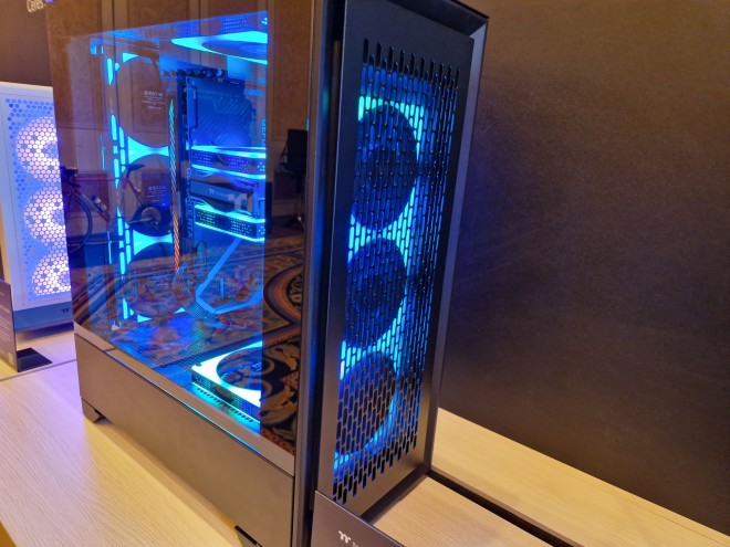 ces2013 boitiers thermaltake
