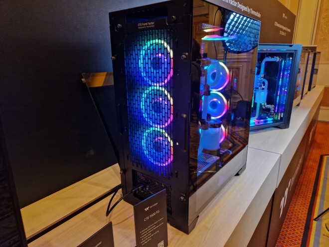 ces2013 boitiers thermaltake