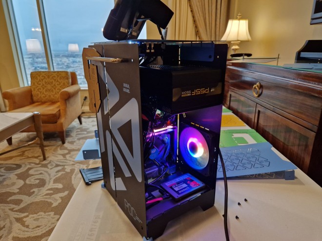 Inwin Poc CES 2023 : InWin POC, un boitier Mini-ITX qui arrive à plat