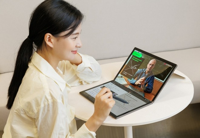 LG Display annonce la production en série d'un panneau OLED pliable de 17 pouces pour ordinateurs portables