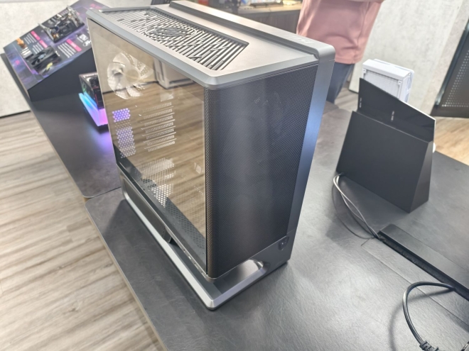 COMPUTEX 2026 : MSI VIXTA 300R, un boitier panoramique PZ au look soigné