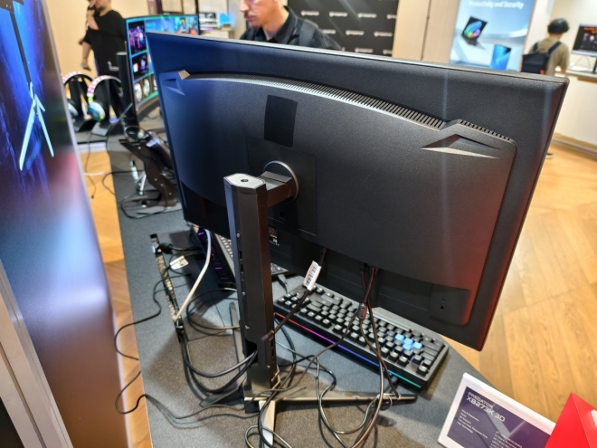 XB273K 3D