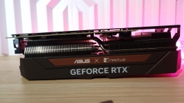 Cliquez pour agrandir Test  ASUS GeForce RTX 4080 Noctua : prends tes aises, je t'offre mes slots !