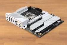 Cliquez pour agrandir FlowUP PC Dragon White RX 7900 XTX Powered by ASUS : Beau et surpuissant !!!