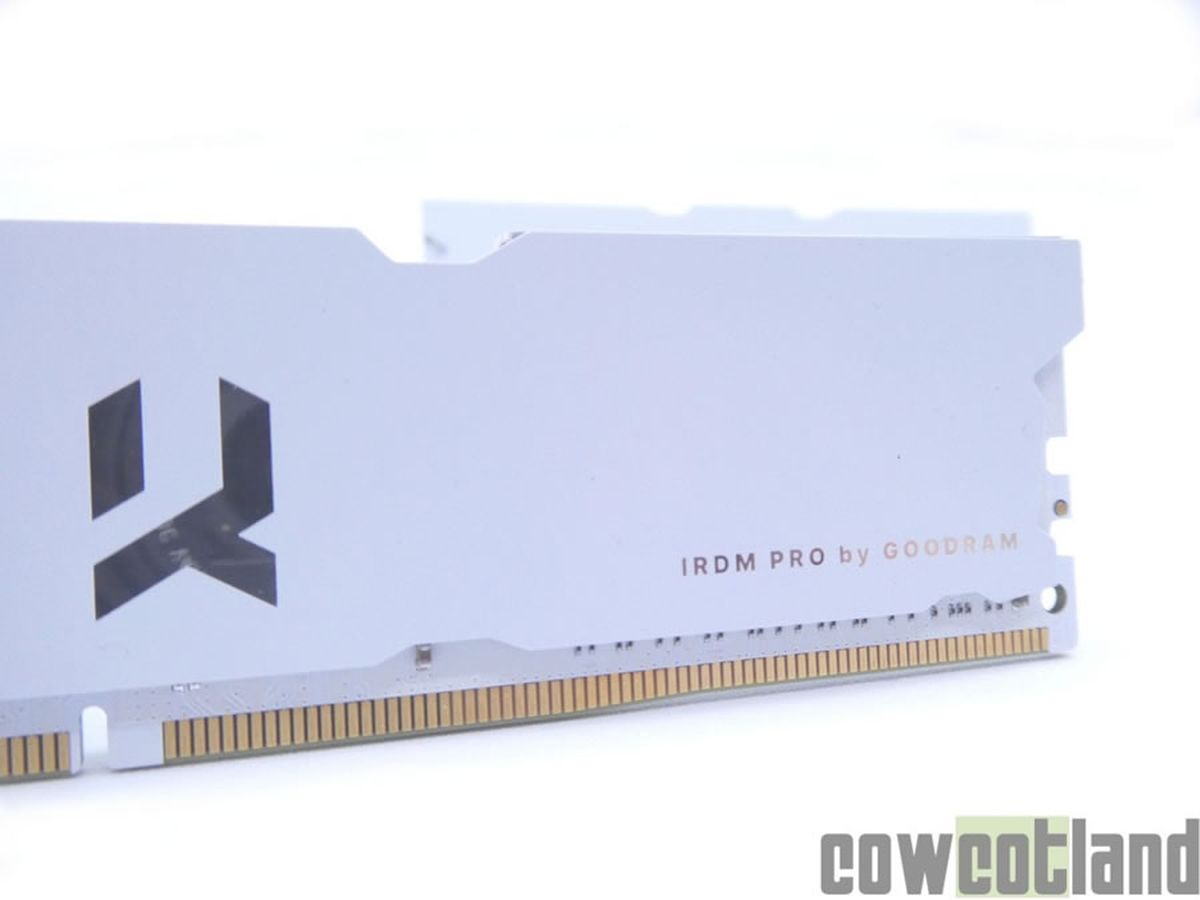 Image 48115, galerie Test mémoire GOODRAM IRDM PRO DDR4 HOLLOW WHITE, du blanc éclatant !