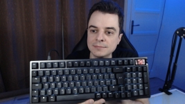 Cliquez pour agrandir ELIZYA, speedrunneuse, teste un clavier Hall Effect pour Cowcotland