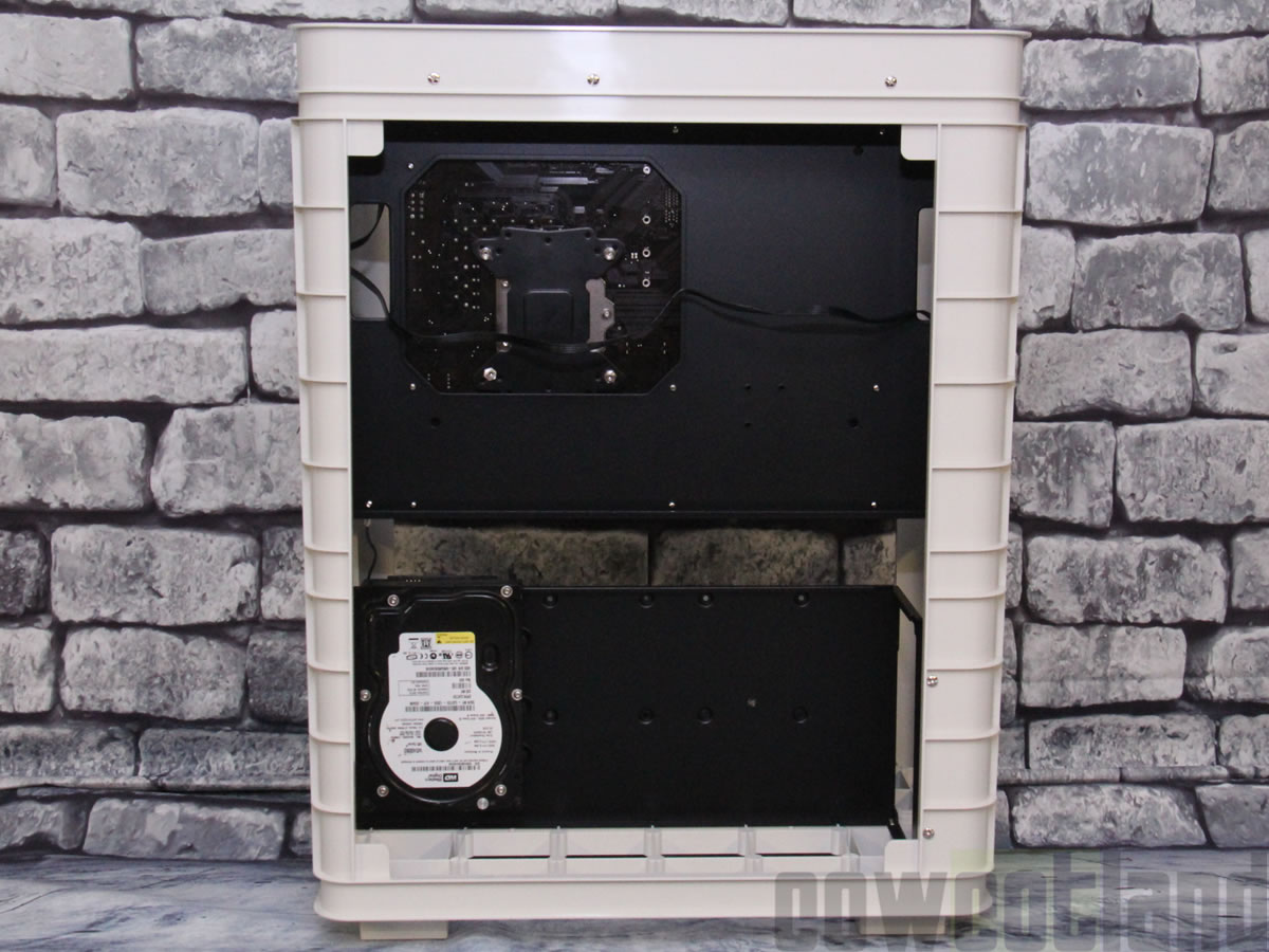 Image 40809, galerie Test boitier In Win ALICE : Un gros panier en plastique pour ton PC