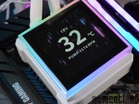 Cliquez pour agrandir LIAN LI HydroShift II LCD-S 360 TL, de bonnes id�es avec des mais