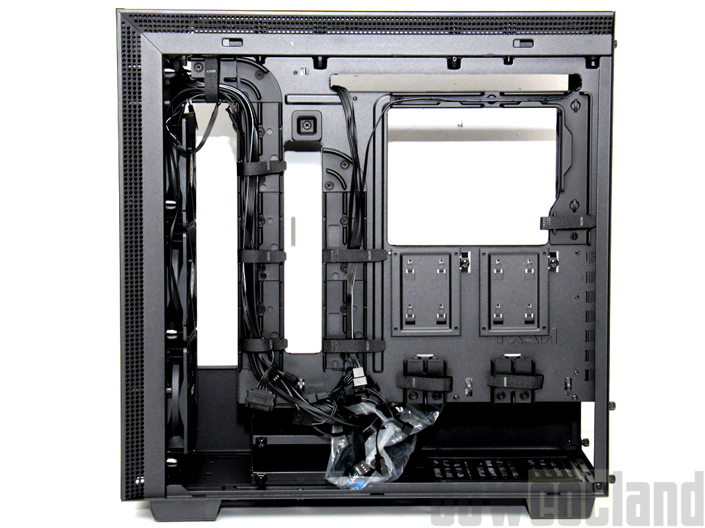 Image 35130, galerie Test boitier NZXT H700i