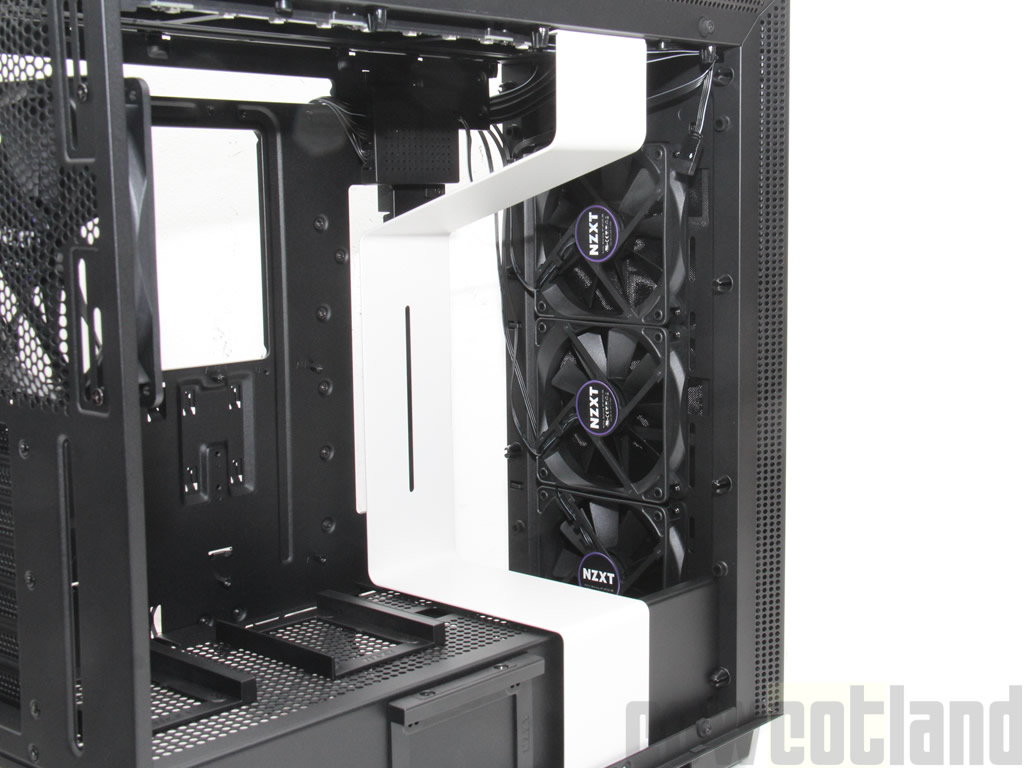 Image 35132, galerie Test boitier NZXT H700i