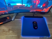 Cliquez pour agrandir Le Razer Firefly V2 Pro : des couleurs pour votre bureau !